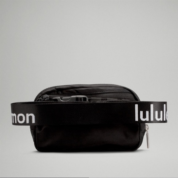 NWT Lululemon Everywhere Belt Bag *Wordmark - Picture 4 of 10
